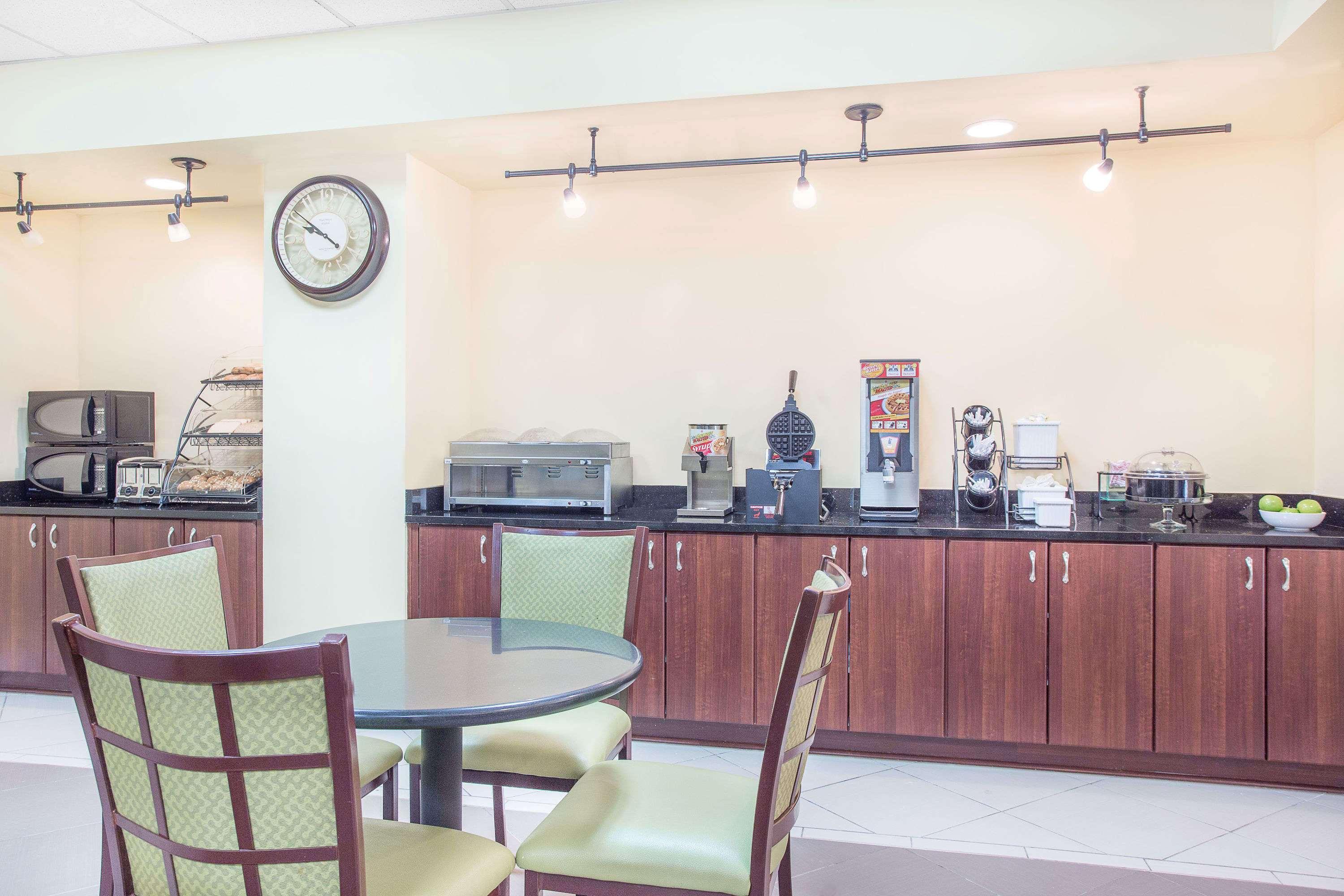 Baymont By Wyndham Augusta West Hotel Екстериор снимка