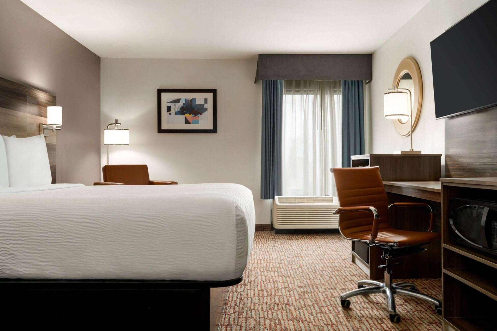 Baymont By Wyndham Augusta West Hotel Екстериор снимка